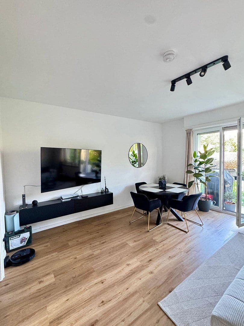 Pronájem bytu 3+1 64 m², Pforzheim, Bádensko-Württembersko Pronájem bytu 3+1 64 m², Pforzheim, Bádensko-Württembersko