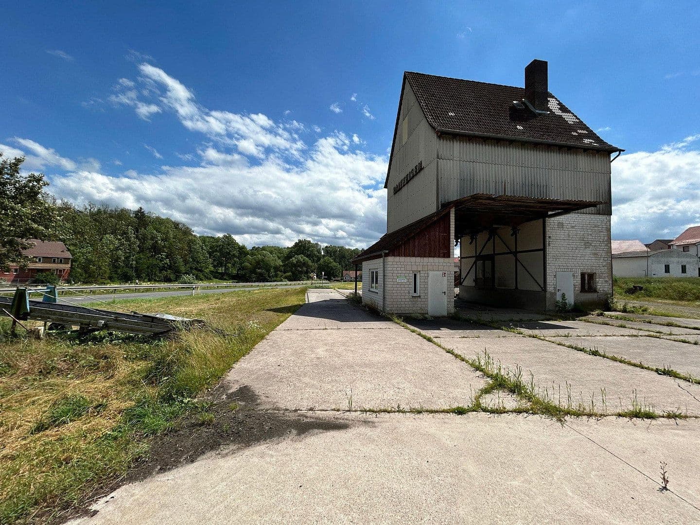 Prodej nebytového prostoru 2.508 m², Raiffeisenstraße 2, Sontra, Hessen Prodej nebytového prostoru 2.508 m², Raiffeisenstraße 2, Sontra, Hessen