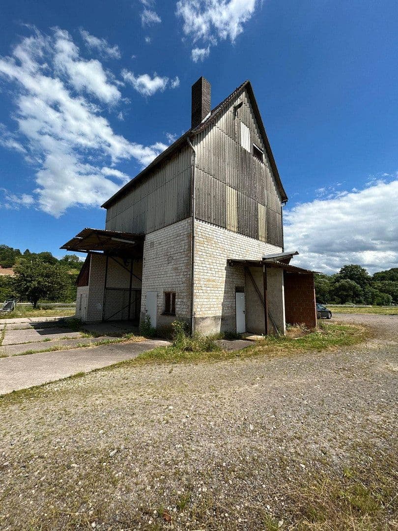 Prodej nebytového prostoru 2.508 m², Raiffeisenstraße 2, Sontra, Hessen Prodej nebytového prostoru 2.508 m², Raiffeisenstraße 2, Sontra, Hessen