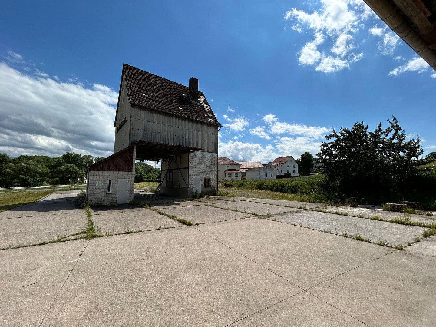 Prodej nebytového prostoru 2.508 m², Raiffeisenstraße 2, Sontra, Hessen Prodej nebytového prostoru 2.508 m², Raiffeisenstraße 2, Sontra, Hessen