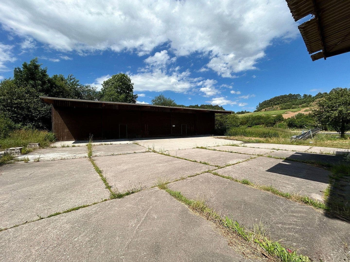 Prodej nebytového prostoru 2.508 m², Raiffeisenstraße 2, Sontra, Hessen Prodej nebytového prostoru 2.508 m², Raiffeisenstraße 2, Sontra, Hessen