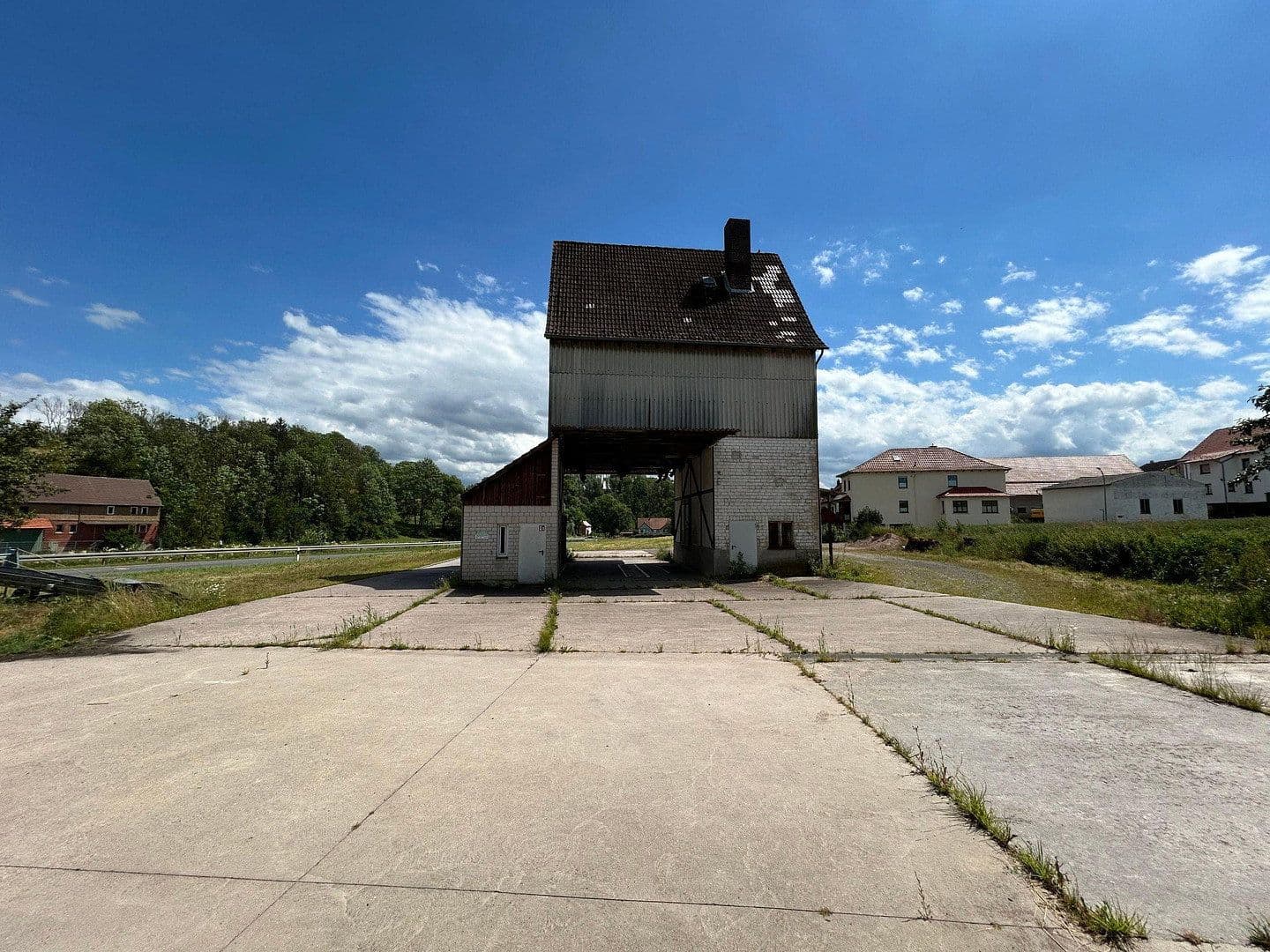 Prodej nebytového prostoru 2.508 m², Raiffeisenstraße 2, Sontra, Hessen Prodej nebytového prostoru 2.508 m², Raiffeisenstraße 2, Sontra, Hessen