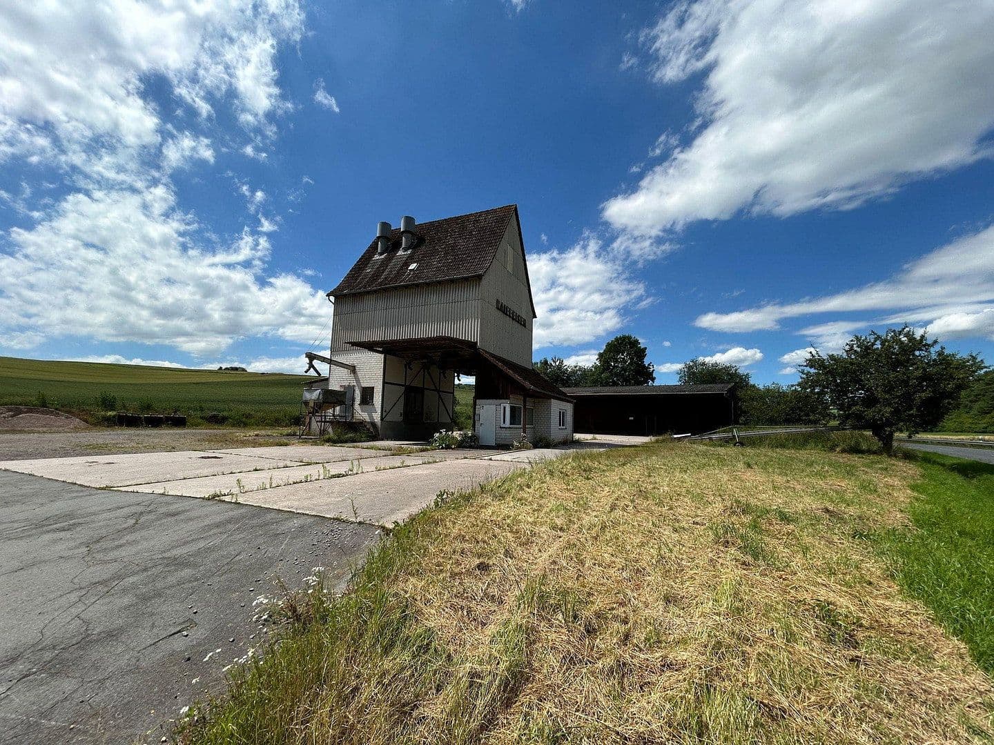 Prodej nebytového prostoru 2.508 m², Raiffeisenstraße 2, Sontra, Hessen Prodej nebytového prostoru 2.508 m², Raiffeisenstraße 2, Sontra, Hessen