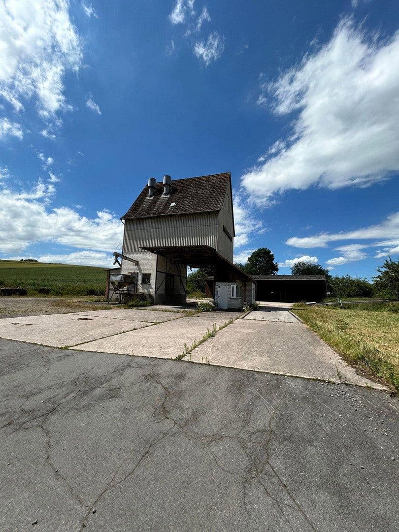 Prodej nebytového prostoru 2.508 m², Raiffeisenstraße 2, Sontra, Hessen Prodej nebytového prostoru 2.508 m², Raiffeisenstraße 2, Sontra, Hessen