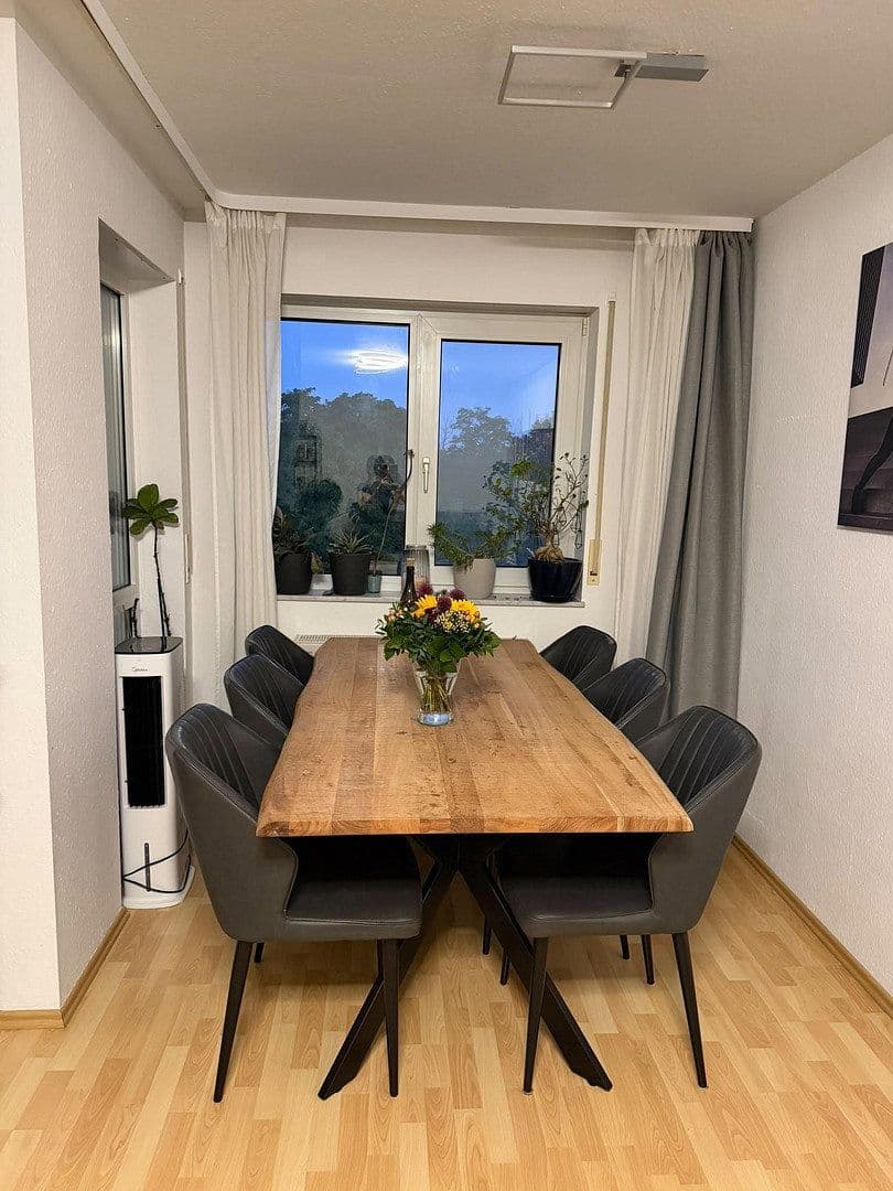 Pronájem bytu 3+1 90 m², Hallesche Allee 13, Karlsruhe, Bádensko-Württembersko Pronájem bytu 3+1 90 m², Hallesche Allee 13, Karlsruhe, Bádensko-Württembersko
