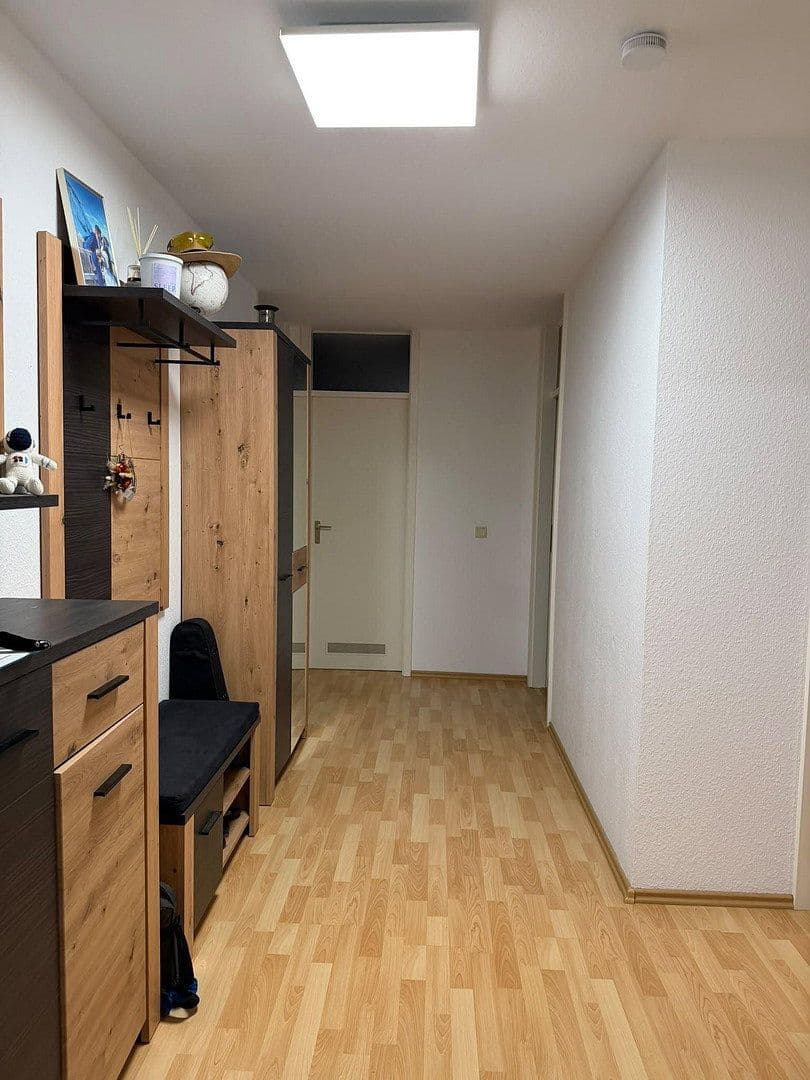 Pronájem bytu 3+1 90 m², Hallesche Allee 13, Karlsruhe, Bádensko-Württembersko Pronájem bytu 3+1 90 m², Hallesche Allee 13, Karlsruhe, Bádensko-Württembersko