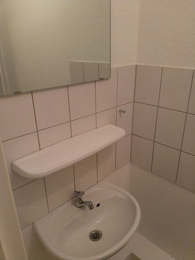 Pronájem bytu 3+1 90 m², Hallesche Allee 13, Karlsruhe, Bádensko-Württembersko Pronájem bytu 3+1 90 m², Hallesche Allee 13, Karlsruhe, Bádensko-Württembersko
