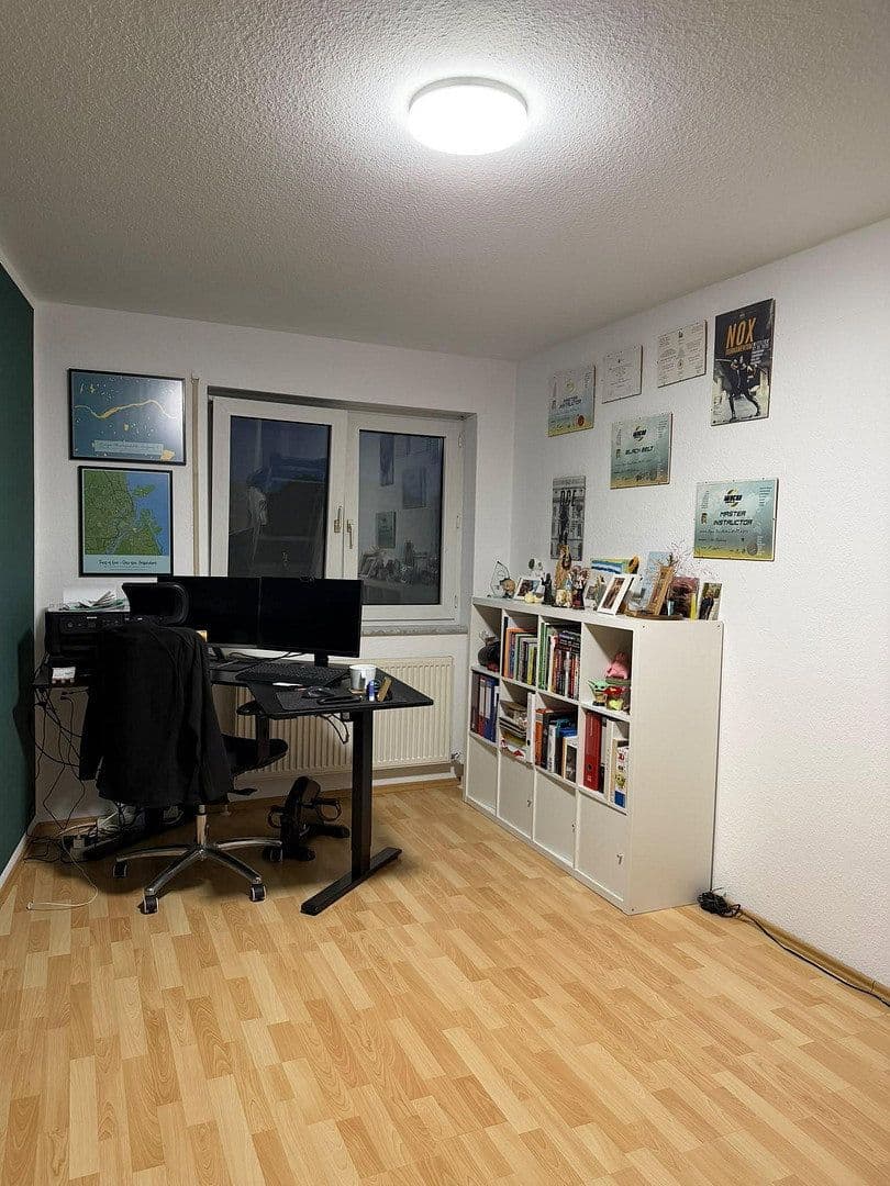Pronájem bytu 3+1 90 m², Hallesche Allee 13, Karlsruhe, Bádensko-Württembersko Pronájem bytu 3+1 90 m², Hallesche Allee 13, Karlsruhe, Bádensko-Württembersko