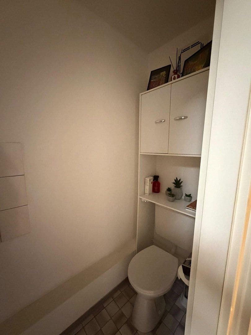 Pronájem bytu 3+1 90 m², Hallesche Allee 13, Karlsruhe, Bádensko-Württembersko Pronájem bytu 3+1 90 m², Hallesche Allee 13, Karlsruhe, Bádensko-Württembersko