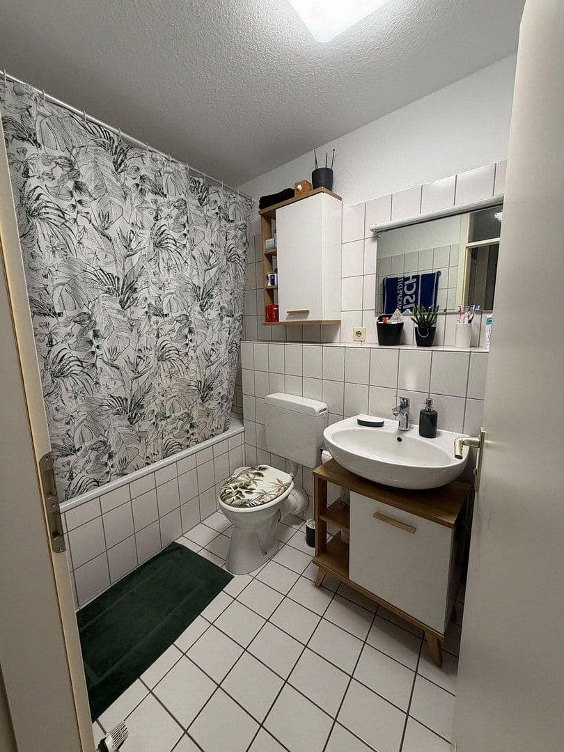 Pronájem bytu 3+1 90 m², Hallesche Allee 13, Karlsruhe, Bádensko-Württembersko Pronájem bytu 3+1 90 m², Hallesche Allee 13, Karlsruhe, Bádensko-Württembersko