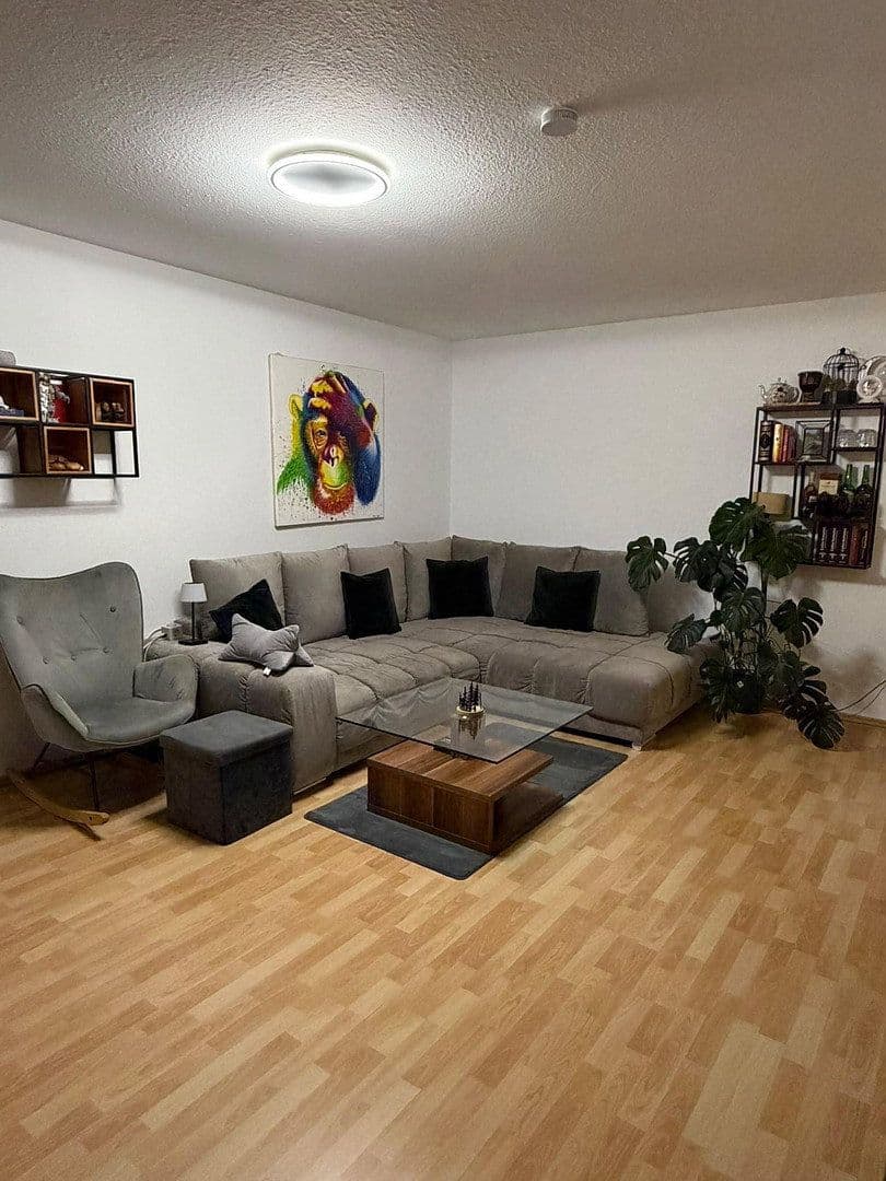 Pronájem bytu 3+1 90 m², Hallesche Allee 13, Karlsruhe, Bádensko-Württembersko Pronájem bytu 3+1 90 m², Hallesche Allee 13, Karlsruhe, Bádensko-Württembersko