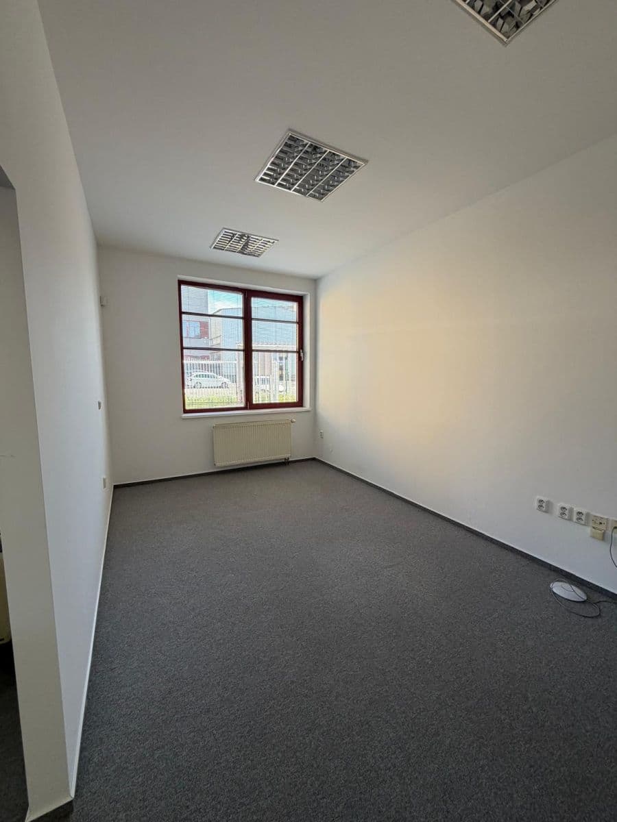Pronájem kanceláře 250 m², Novoveská, Ostrava, Moravskoslezský kraj Pronájem kanceláře 250 m², Novoveská, Ostrava, Moravskoslezský kraj