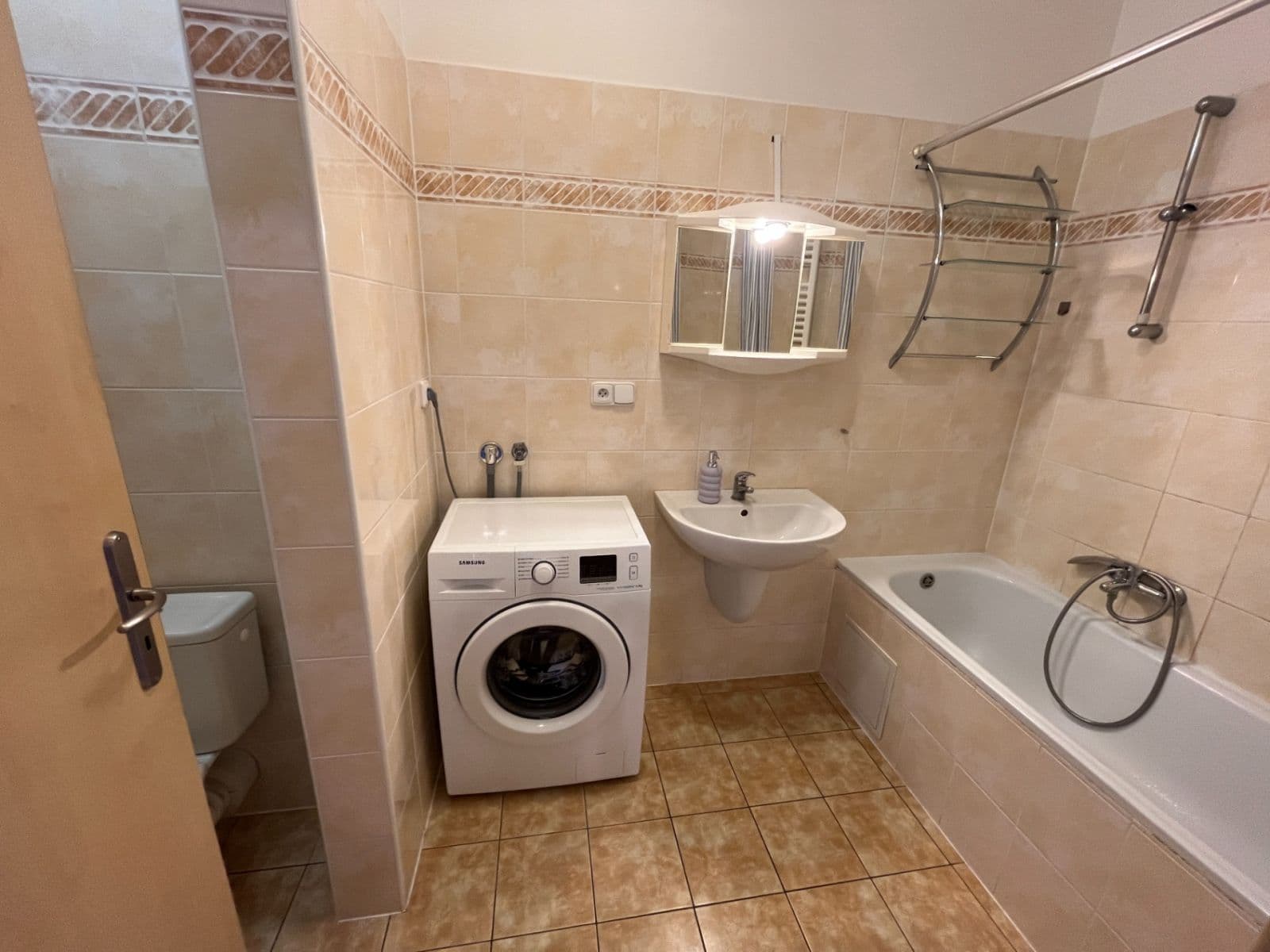 Pronájem bytu 1+kk 41 m², U Jízdárny, Praha, Praha Pronájem bytu 1+kk 41 m², U Jízdárny, Praha, Praha