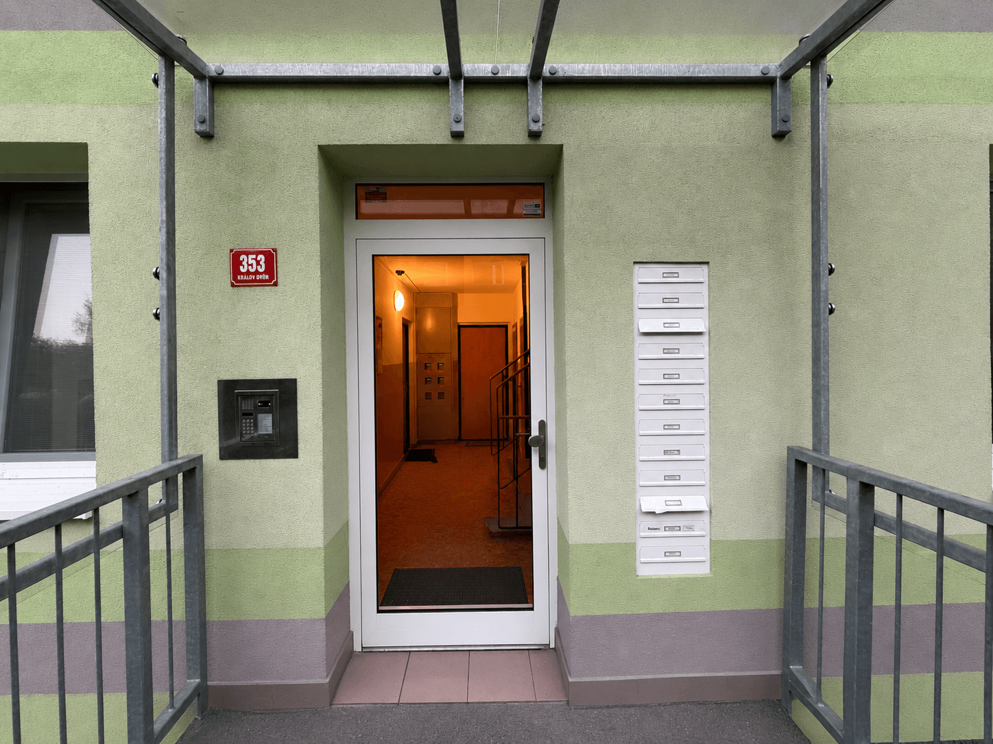 Pronájem bytu 3+kk 69 m², Nad Stadionem, Králův Dvůr, Středočeský kraj Pronájem bytu 3+kk 69 m², Nad Stadionem, Králův Dvůr, Středočeský kraj