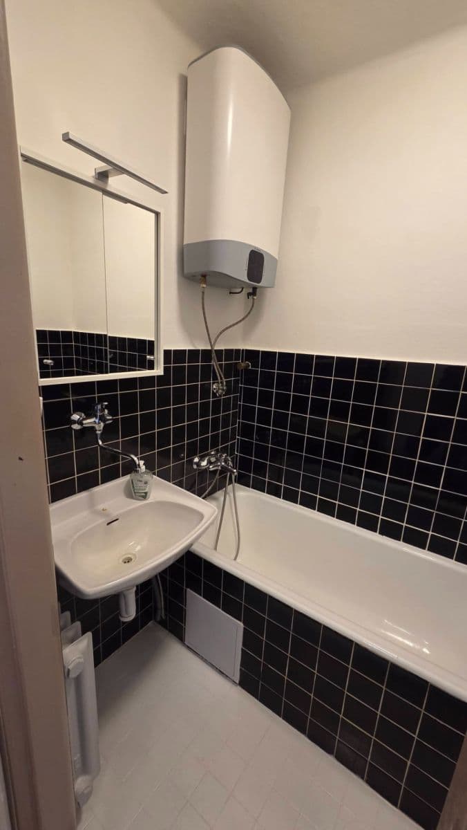 Pronájem bytu 3+1 72 m², Nad Krocínkou, Praha, Praha Pronájem bytu 3+1 72 m², Nad Krocínkou, Praha, Praha