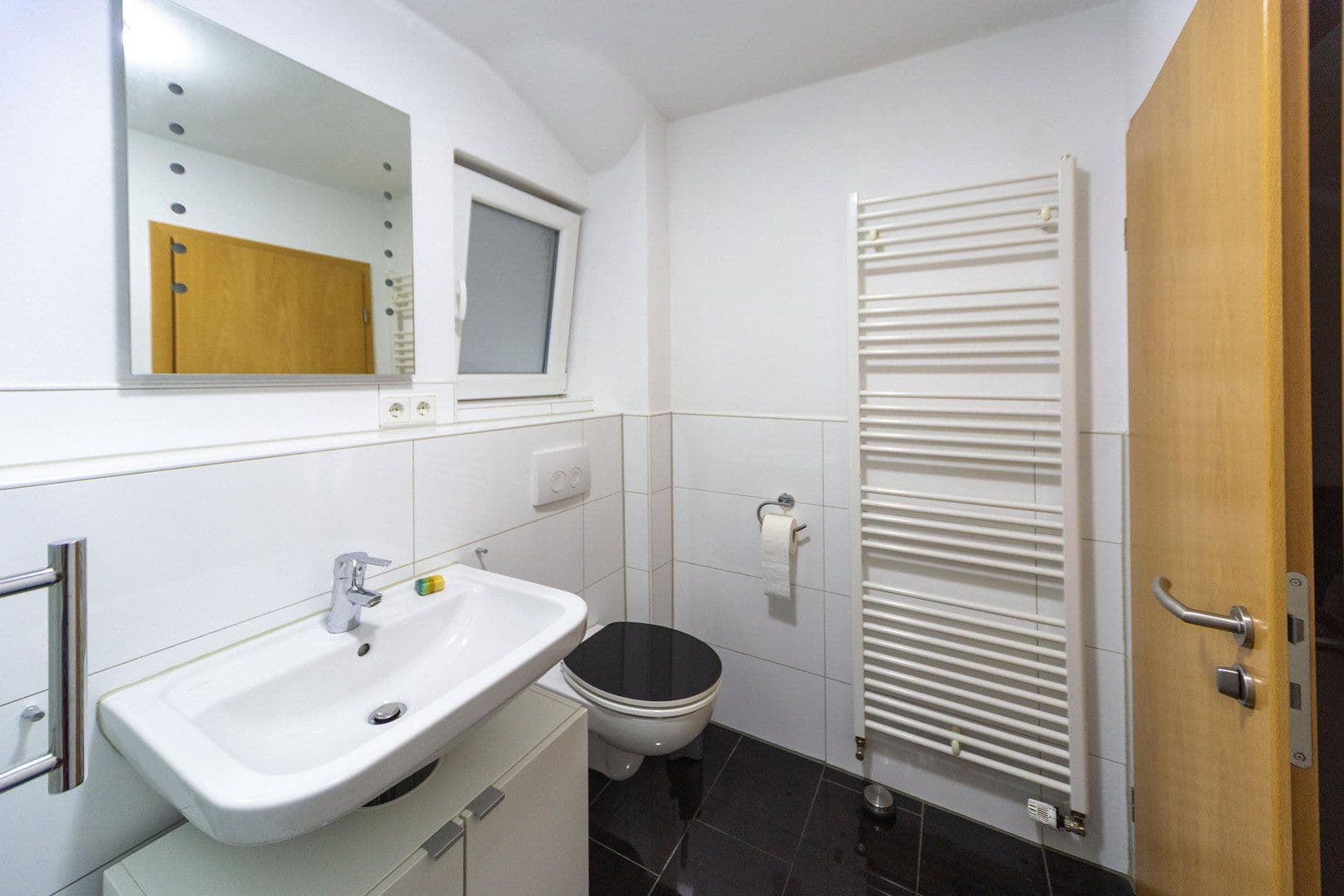 Pronájem bytu 3+1 74 m², Quellenstraße 23, Reutlingen, Bádensko-Württembersko Pronájem bytu 3+1 74 m², Quellenstraße 23, Reutlingen, Bádensko-Württembersko