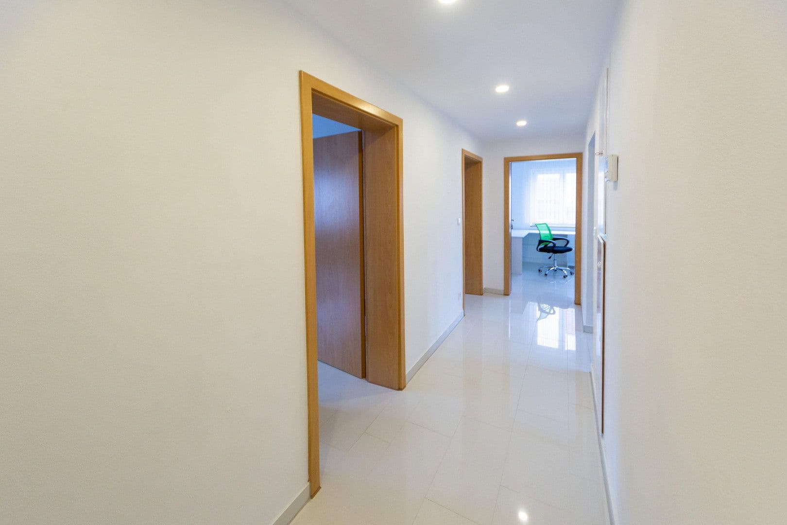 Pronájem bytu 3+1 74 m², Quellenstraße 23, Reutlingen, Bádensko-Württembersko Pronájem bytu 3+1 74 m², Quellenstraße 23, Reutlingen, Bádensko-Württembersko