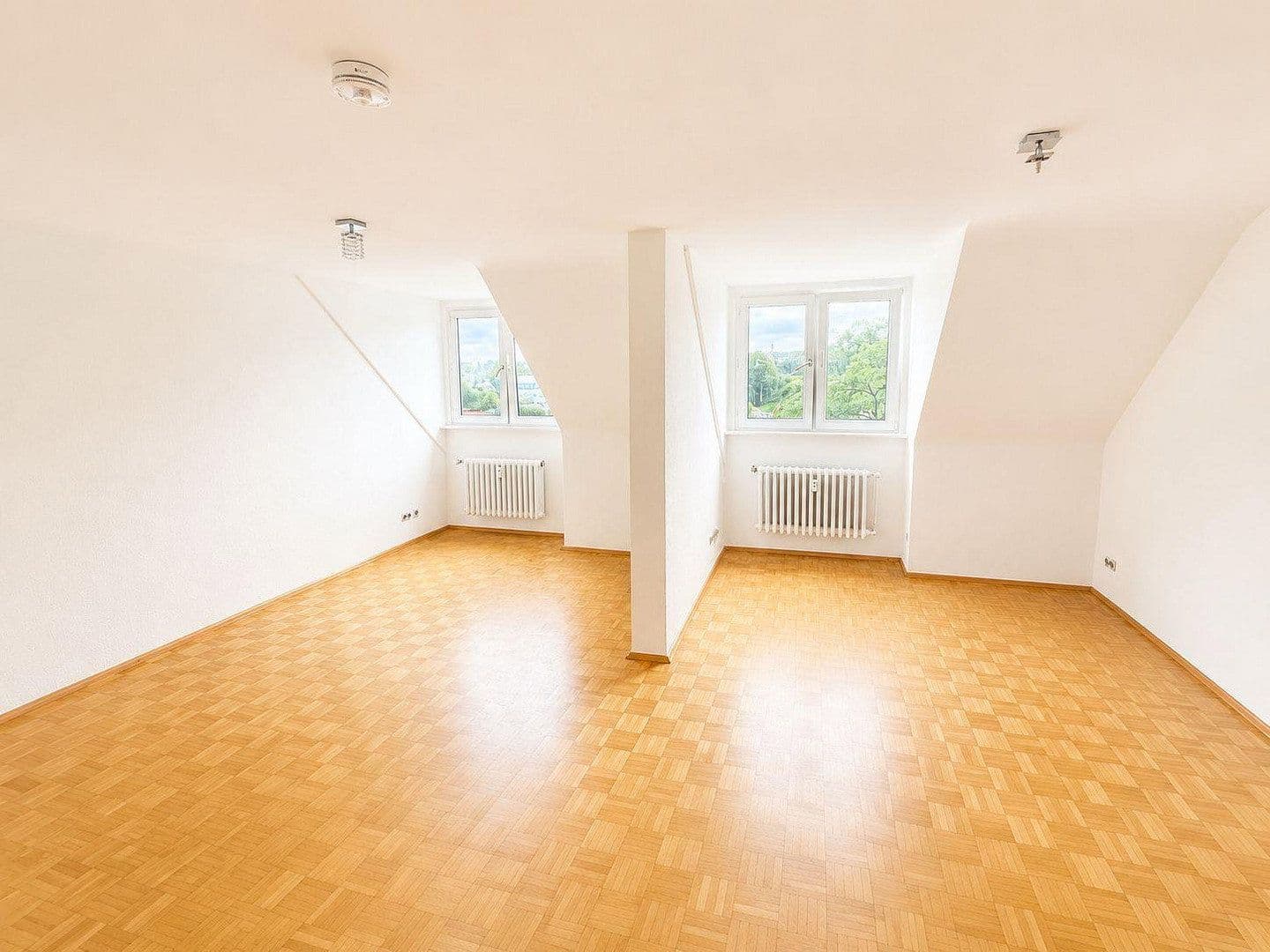 Pronájem bytu 2+1 78 m², Moltkestr. 1-5, Cáchy, Severní Porýní-Vestfálsko Pronájem bytu 2+1 78 m², Moltkestr. 1-5, Cáchy, Severní Porýní-Vestfálsko