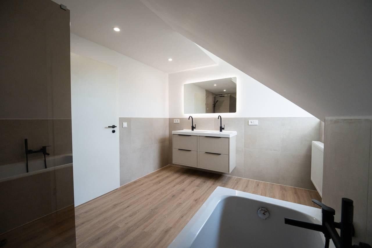 Prodej domu 275 m², pozemek 594 m², Steinwenden, Porýní-Falc Prodej domu 275 m², pozemek 594 m², Steinwenden, Porýní-Falc