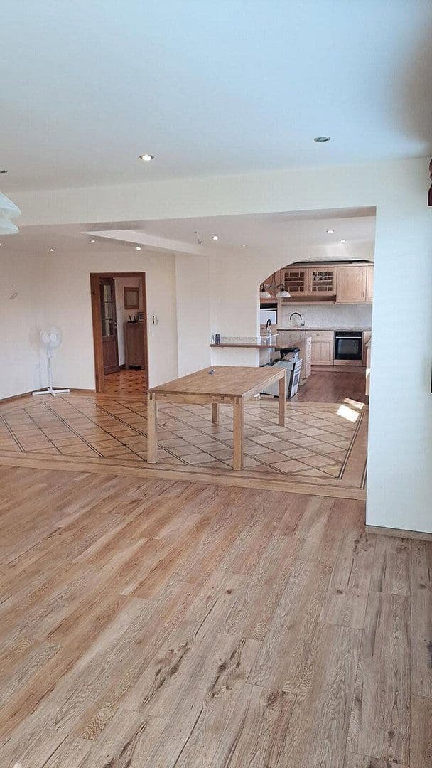 Prodej domu 300 m², pozemek 700 m², Bad Endbach, Hessen Prodej domu 300 m², pozemek 700 m², Bad Endbach, Hessen
