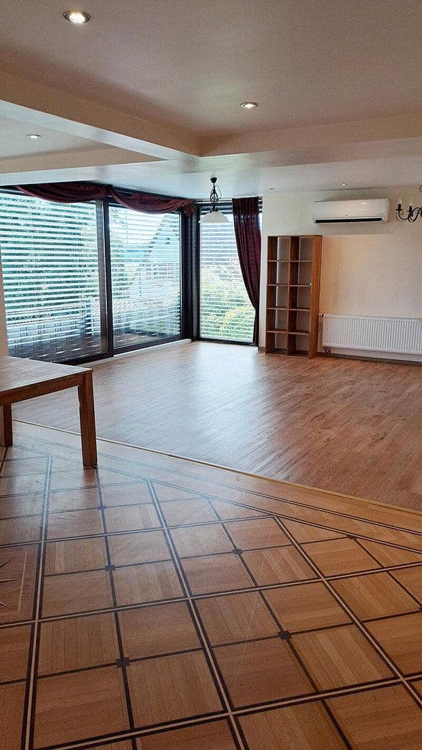 Prodej domu 300 m², pozemek 700 m², Bad Endbach, Hessen Prodej domu 300 m², pozemek 700 m², Bad Endbach, Hessen