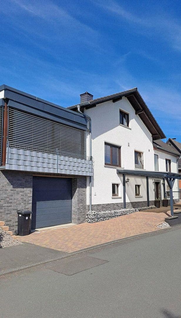 Prodej domu 300 m², pozemek 700 m², Bad Endbach, Hessen Prodej domu 300 m², pozemek 700 m², Bad Endbach, Hessen