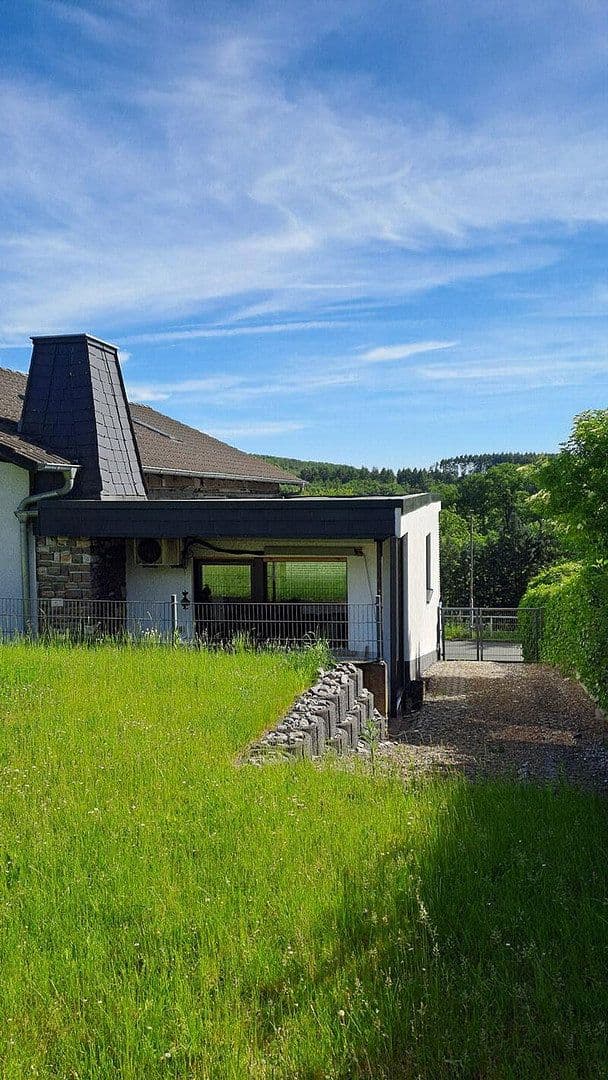 Prodej domu 300 m², pozemek 700 m², Bad Endbach, Hessen Prodej domu 300 m², pozemek 700 m², Bad Endbach, Hessen