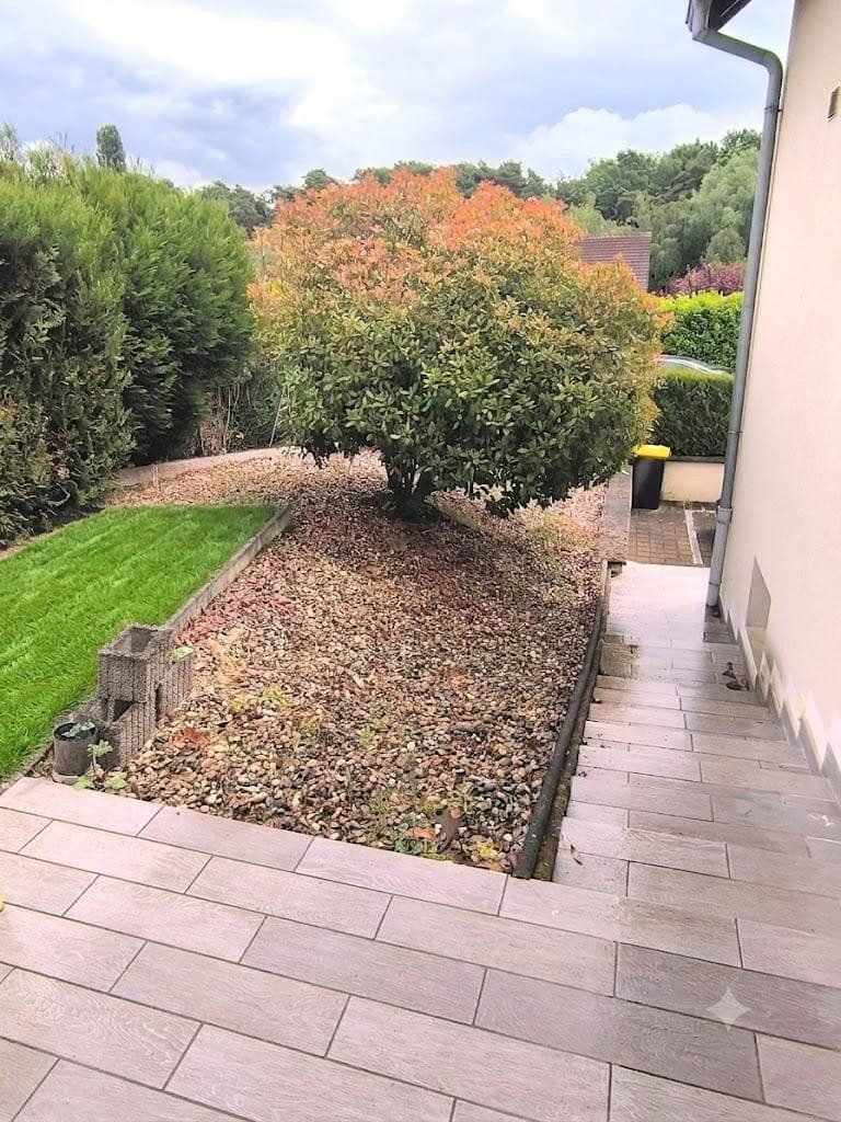 Prodej domu 140 m², pozemek 647 m², Saarbrücken, Země Sársko Prodej domu 140 m², pozemek 647 m², Saarbrücken, Země Sársko