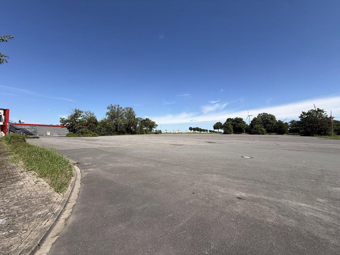 Prodej nebytového prostoru 25.499 m², An der Bundesstraße 1, Ilsede, Dolní Sasko Prodej nebytového prostoru 25.499 m², An der Bundesstraße 1, Ilsede, Dolní Sasko