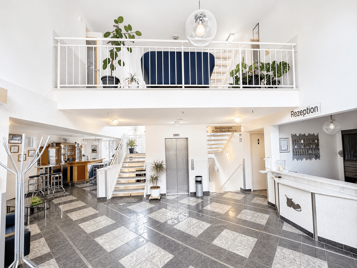 Pronájem domu 1.000 m², pozemek 3.300 m², Beilngries, Bavorsko Pronájem domu 1.000 m², pozemek 3.300 m², Beilngries, Bavorsko