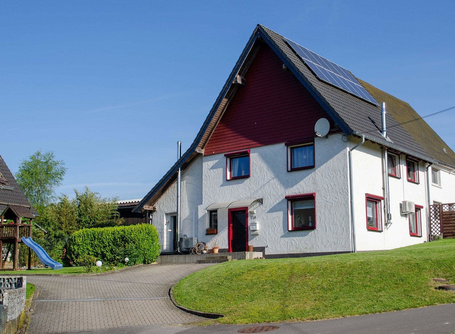Prodej domu 164 m², pozemek 1.033 m², Am Schürenfeld 11a, Bergneustadt, Severní Porýní-Vestfálsko Prodej domu 164 m², pozemek 1.033 m², Am Schürenfeld 11a, Bergneustadt, Severní Porýní-Vestfálsko