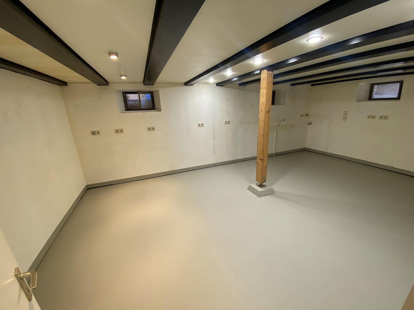 Pronájem bytu 6+kk 146 m², Holzgrundstraße 17/2, Kornwestheim, Bádensko-Württembersko Pronájem bytu 6+kk 146 m², Holzgrundstraße 17/2, Kornwestheim, Bádensko-Württembersko