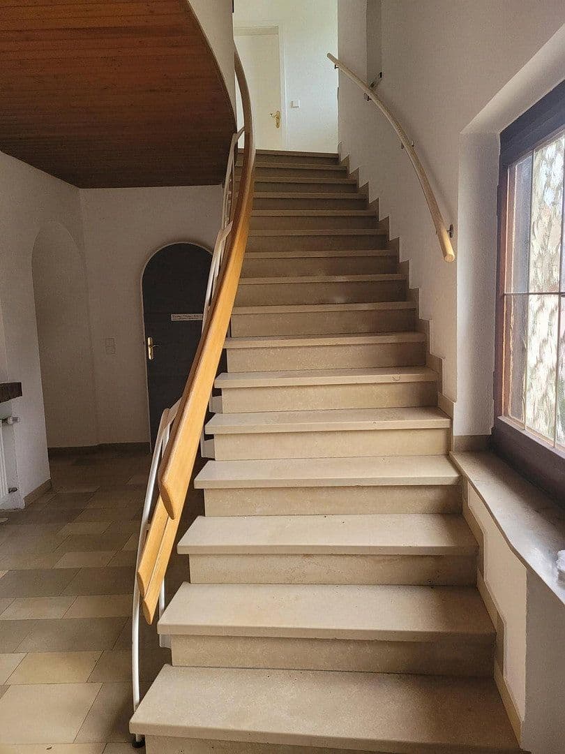 Pronájem domu 280 m², pozemek 260 m², Stuttgart, Bádensko-Württembersko Pronájem domu 280 m², pozemek 260 m², Stuttgart, Bádensko-Württembersko