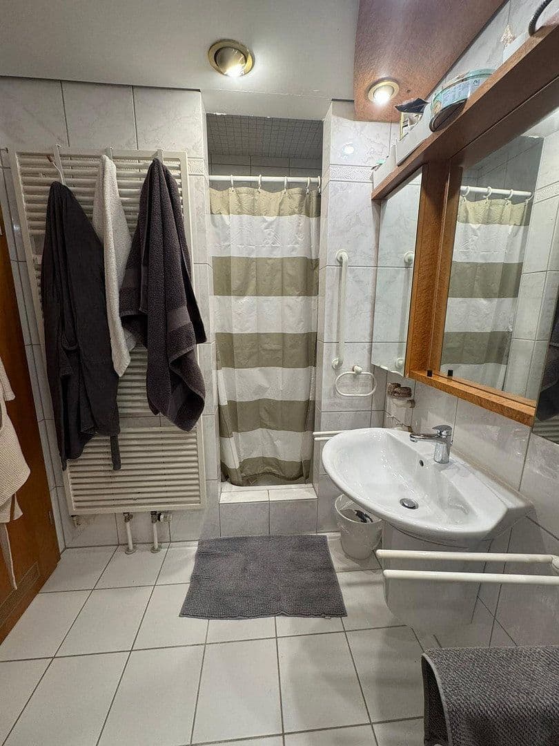 Pronájem domu 280 m², pozemek 260 m², Stuttgart, Bádensko-Württembersko Pronájem domu 280 m², pozemek 260 m², Stuttgart, Bádensko-Württembersko