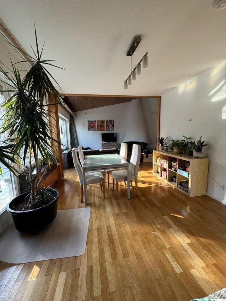 Pronájem domu 280 m², pozemek 260 m², Stuttgart, Bádensko-Württembersko Pronájem domu 280 m², pozemek 260 m², Stuttgart, Bádensko-Württembersko