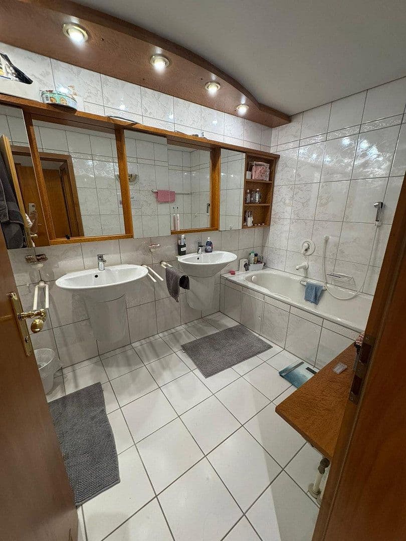 Pronájem domu 280 m², pozemek 260 m², Stuttgart, Bádensko-Württembersko Pronájem domu 280 m², pozemek 260 m², Stuttgart, Bádensko-Württembersko