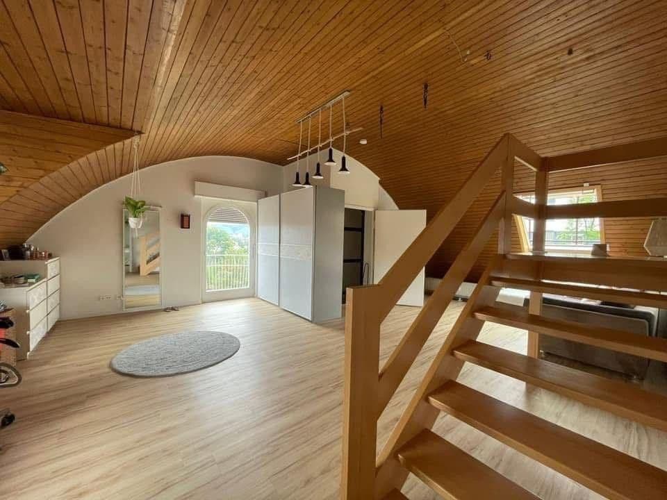 Pronájem domu 280 m², pozemek 260 m², Stuttgart, Bádensko-Württembersko Pronájem domu 280 m², pozemek 260 m², Stuttgart, Bádensko-Württembersko