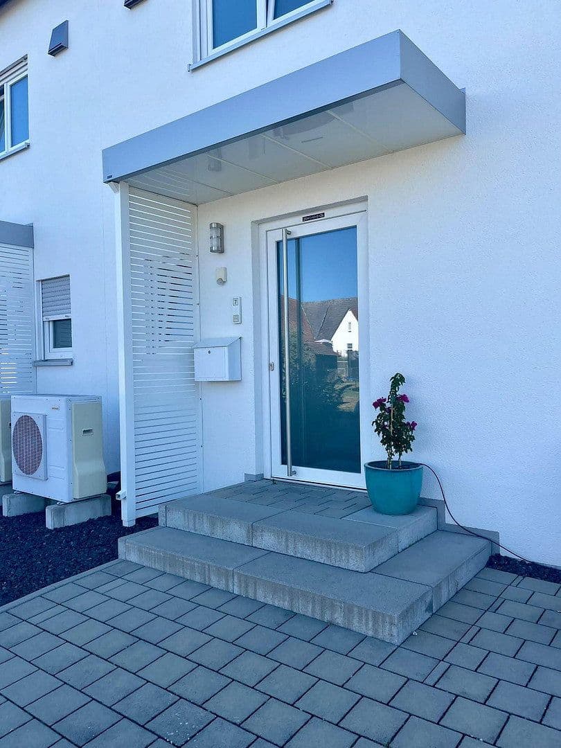 Pronájem domu 155 m², pozemek 418 m², Eutingen im Gäu, Bádensko-Württembersko Pronájem domu 155 m², pozemek 418 m², Eutingen im Gäu, Bádensko-Württembersko