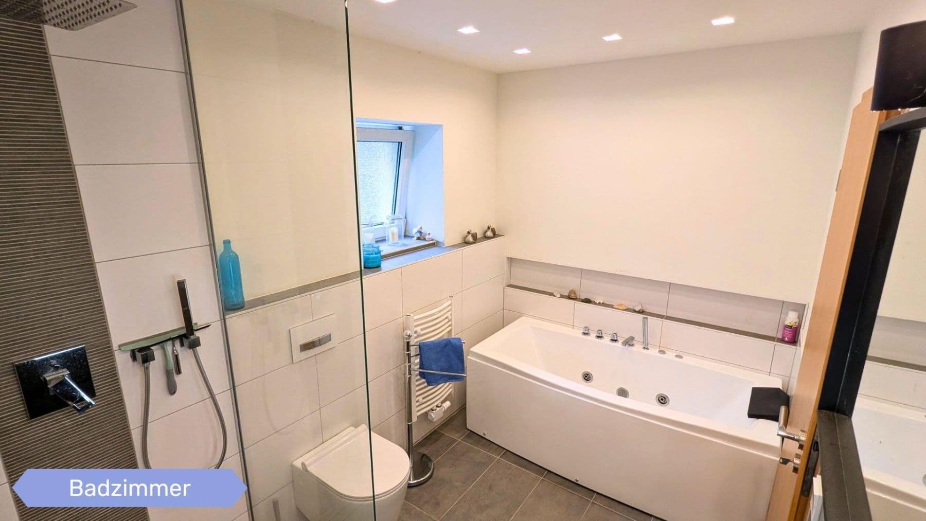 Prodej domu 213 m², pozemek 5.000 m², Garbsen, Dolní Sasko Prodej domu 213 m², pozemek 5.000 m², Garbsen, Dolní Sasko
