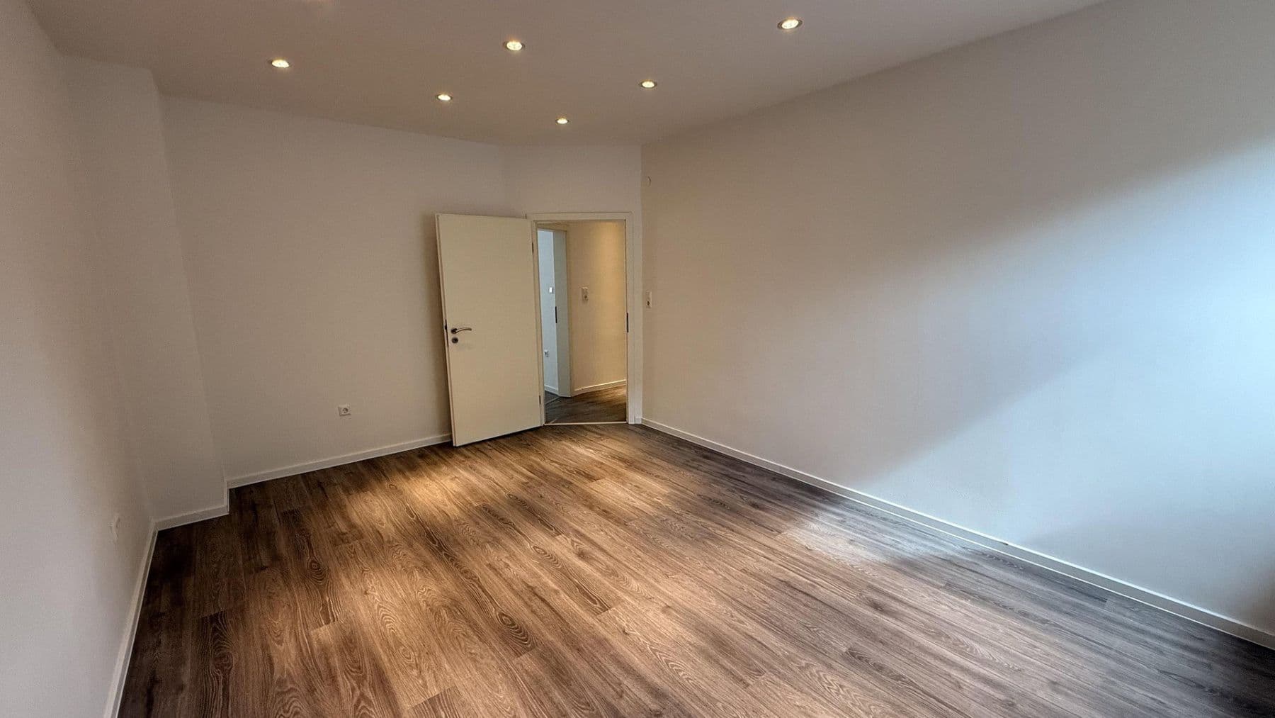 Pronájem bytu 5+1 100 m², Frankenthal, Porýní-Falc Pronájem bytu 5+1 100 m², Frankenthal, Porýní-Falc