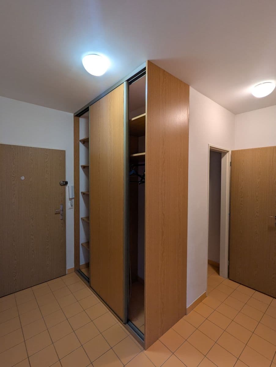Pronájem bytu 2+kk 57 m², U Hostavického potoka, Praha, Praha Pronájem bytu 2+kk 57 m², U Hostavického potoka, Praha, Praha