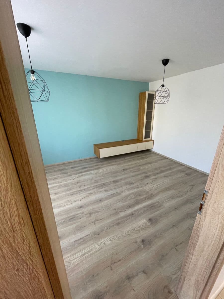 Pronájem bytu 2+1 52 m², Pod Strání, Mikulov, Jihomoravský kraj Pronájem bytu 2+1 52 m², Pod Strání, Mikulov, Jihomoravský kraj