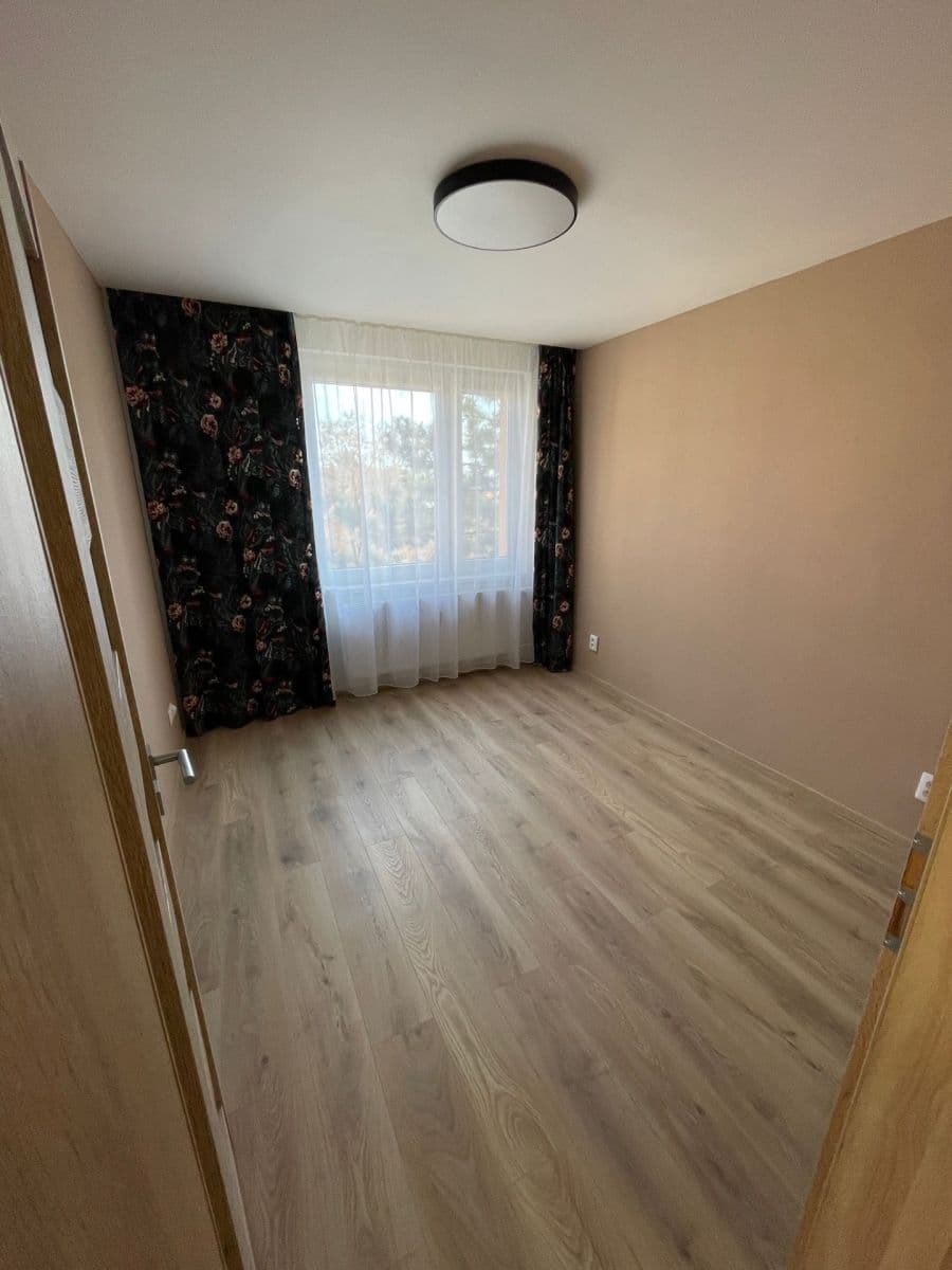 Pronájem bytu 2+1 52 m², Pod Strání, Mikulov, Jihomoravský kraj Pronájem bytu 2+1 52 m², Pod Strání, Mikulov, Jihomoravský kraj
