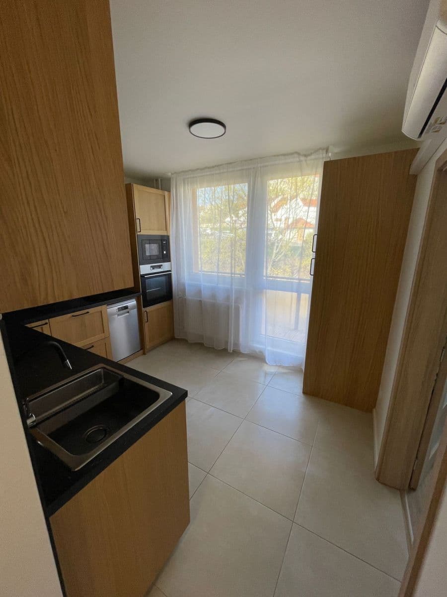 Pronájem bytu 2+1 52 m², Pod Strání, Mikulov, Jihomoravský kraj Pronájem bytu 2+1 52 m², Pod Strání, Mikulov, Jihomoravský kraj