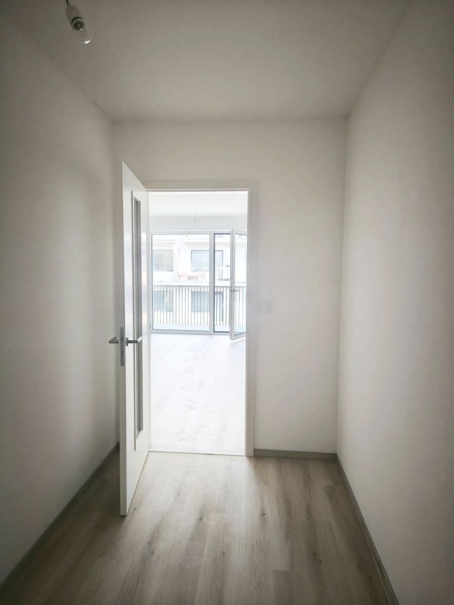 Pronájem bytu 1+kk 34 m², Spolková, Brno, Jihomoravský kraj Pronájem bytu 1+kk 34 m², Spolková, Brno, Jihomoravský kraj