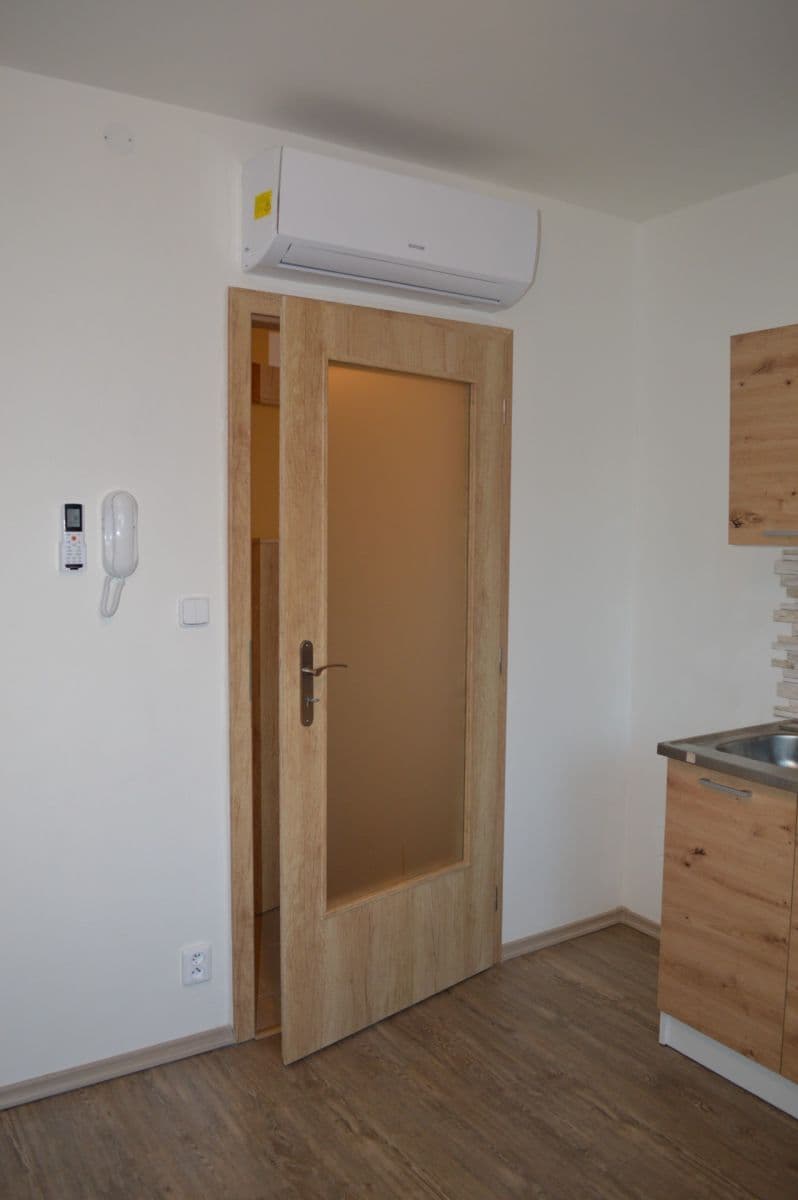 Pronájem bytu 1+kk 33 m², Kosmákova, Brno, Jihomoravský kraj Pronájem bytu 1+kk 33 m², Kosmákova, Brno, Jihomoravský kraj