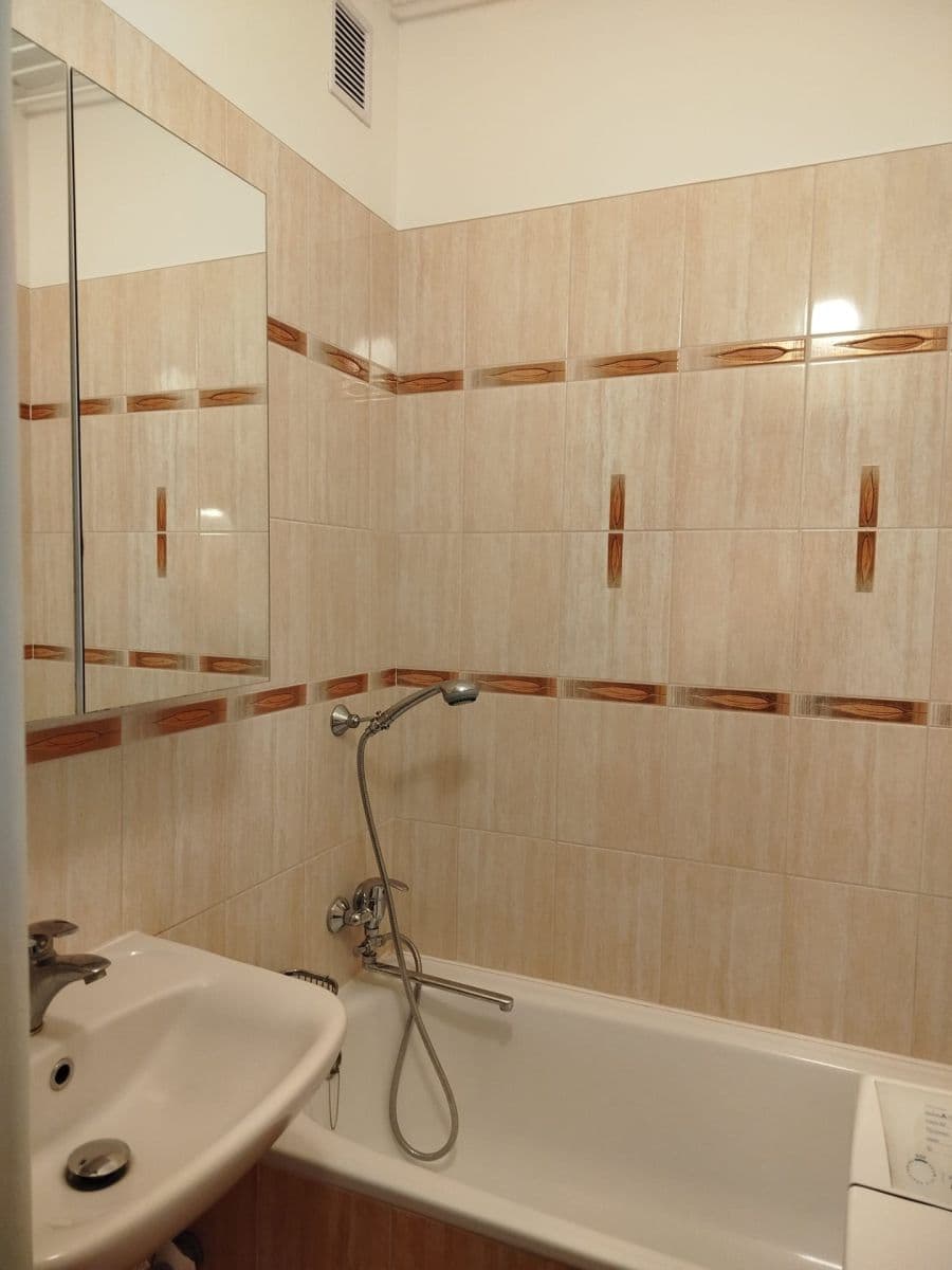Pronájem bytu 2+1 56 m², Dělnické nám., Třebíč, Kraj Vysočina Pronájem bytu 2+1 56 m², Dělnické nám., Třebíč, Kraj Vysočina