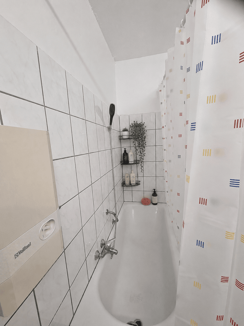 Pronájem bytu 2+1 55 m², Düsseldorf, Severní Porýní-Vestfálsko Pronájem bytu 2+1 55 m², Düsseldorf, Severní Porýní-Vestfálsko