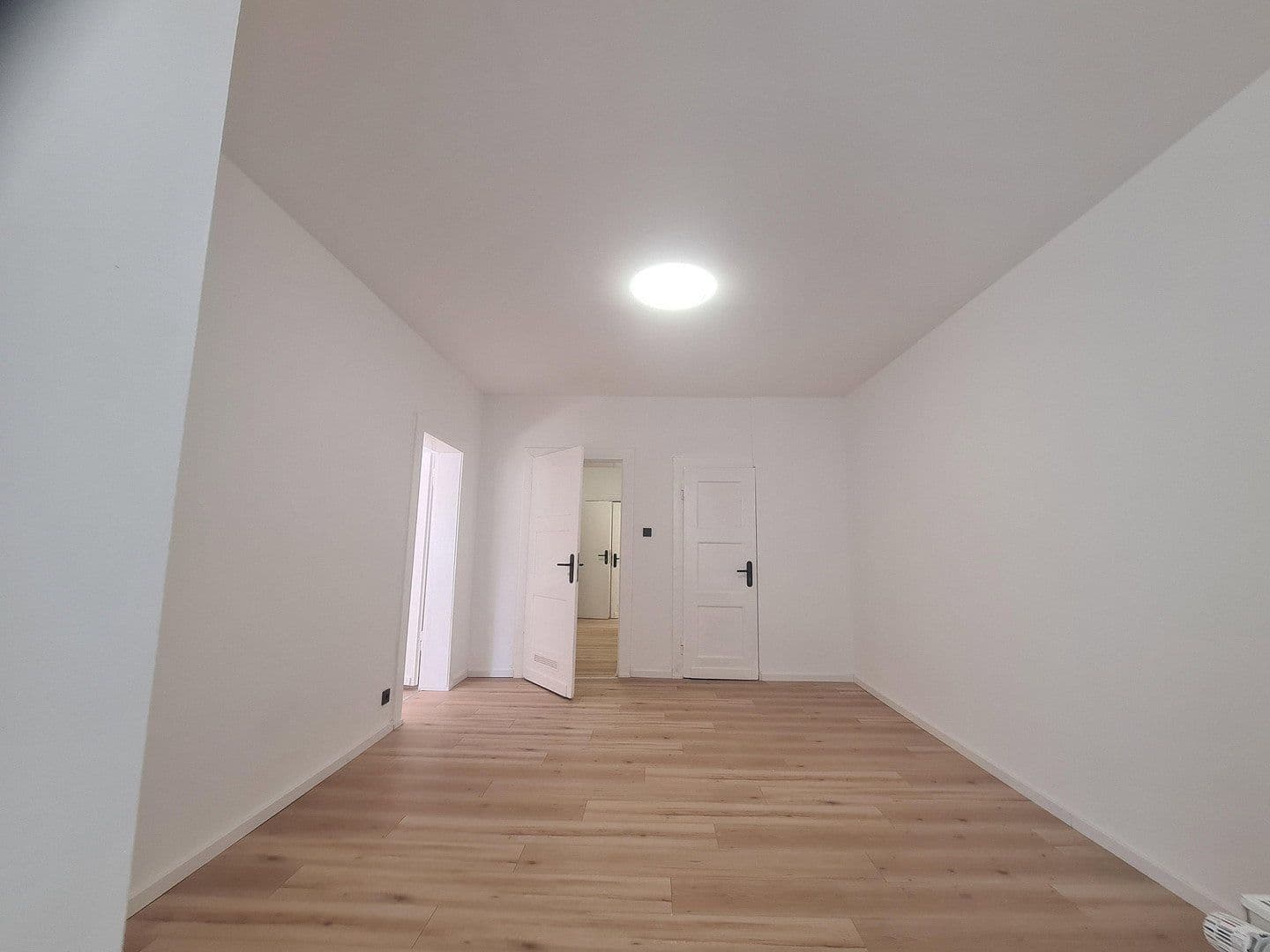 Pronájem bytu 2+1 55 m², Düsseldorf, Severní Porýní-Vestfálsko Pronájem bytu 2+1 55 m², Düsseldorf, Severní Porýní-Vestfálsko