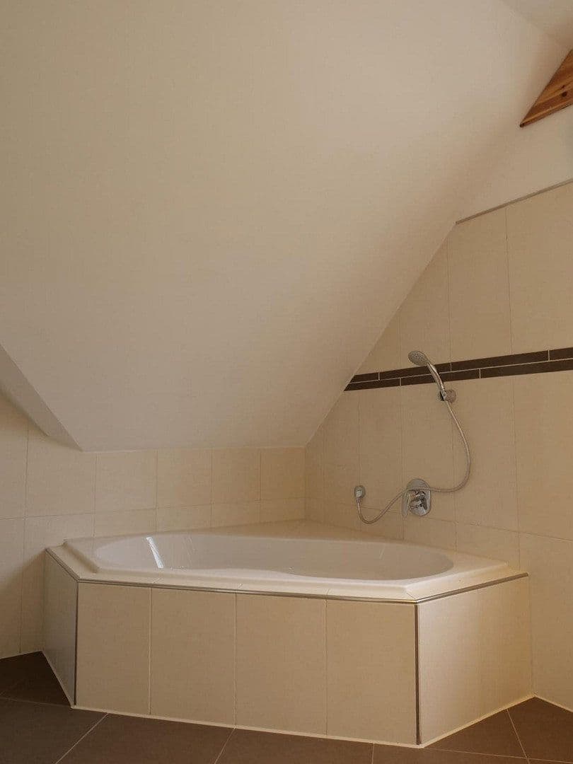 Prodej domu 196 m², pozemek 422 m², Waldbröl, Severní Porýní-Vestfálsko Prodej domu 196 m², pozemek 422 m², Waldbröl, Severní Porýní-Vestfálsko